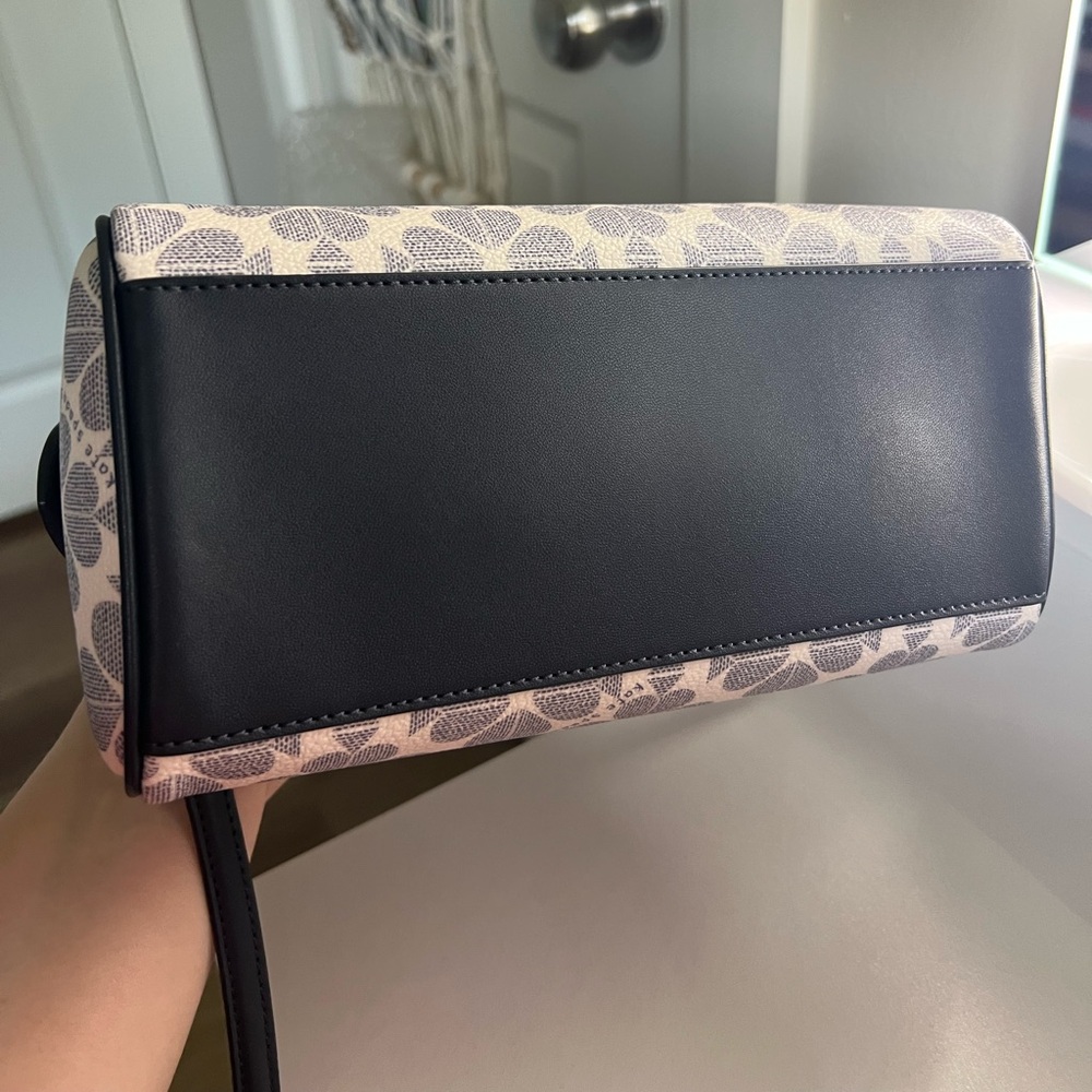 NWOT Kate Spade Small Handbag Spade Flower Dolly Duffle Crossbody - Picture 7 of 10
